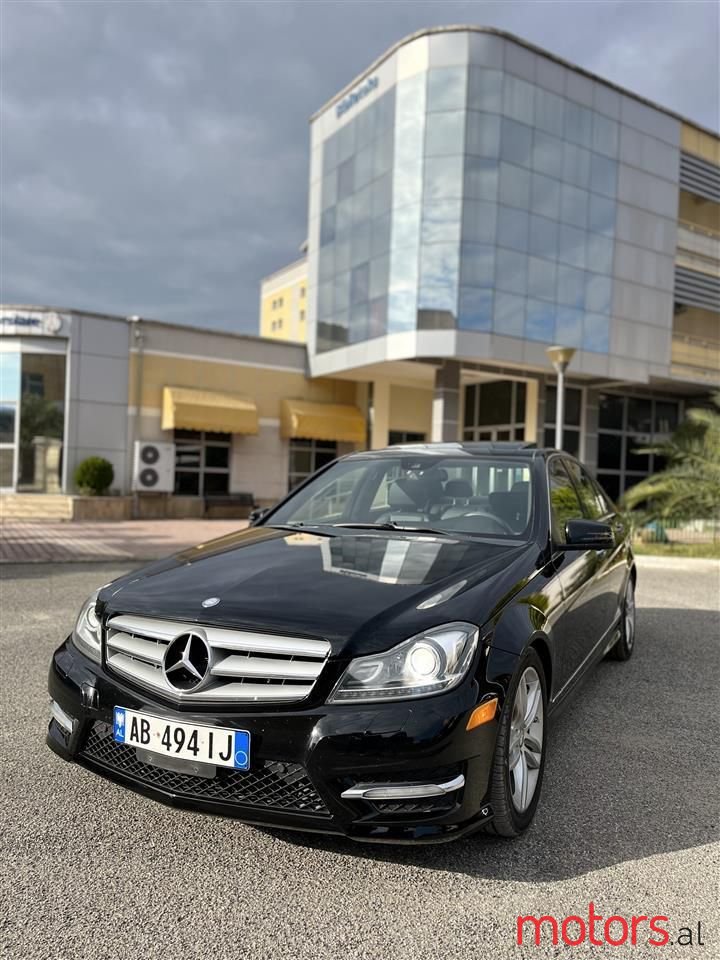 2012' Mercedes-Benz C 300 photo #1