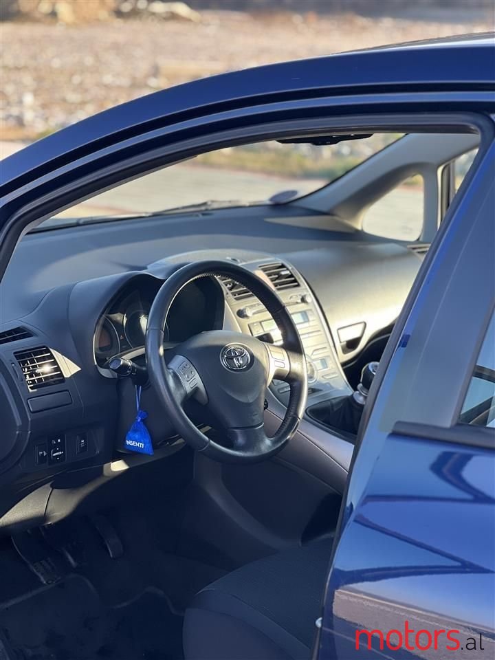 2007' Toyota Auris photo #4