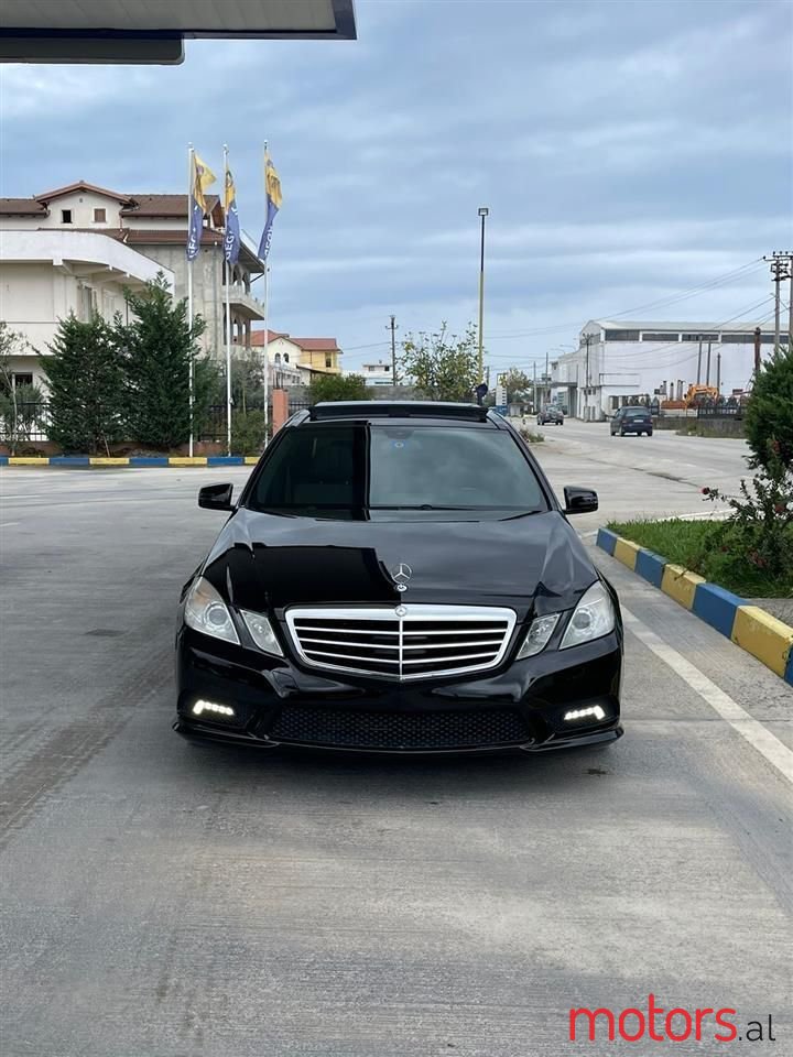 2011' Mercedes-Benz E 350 photo #5