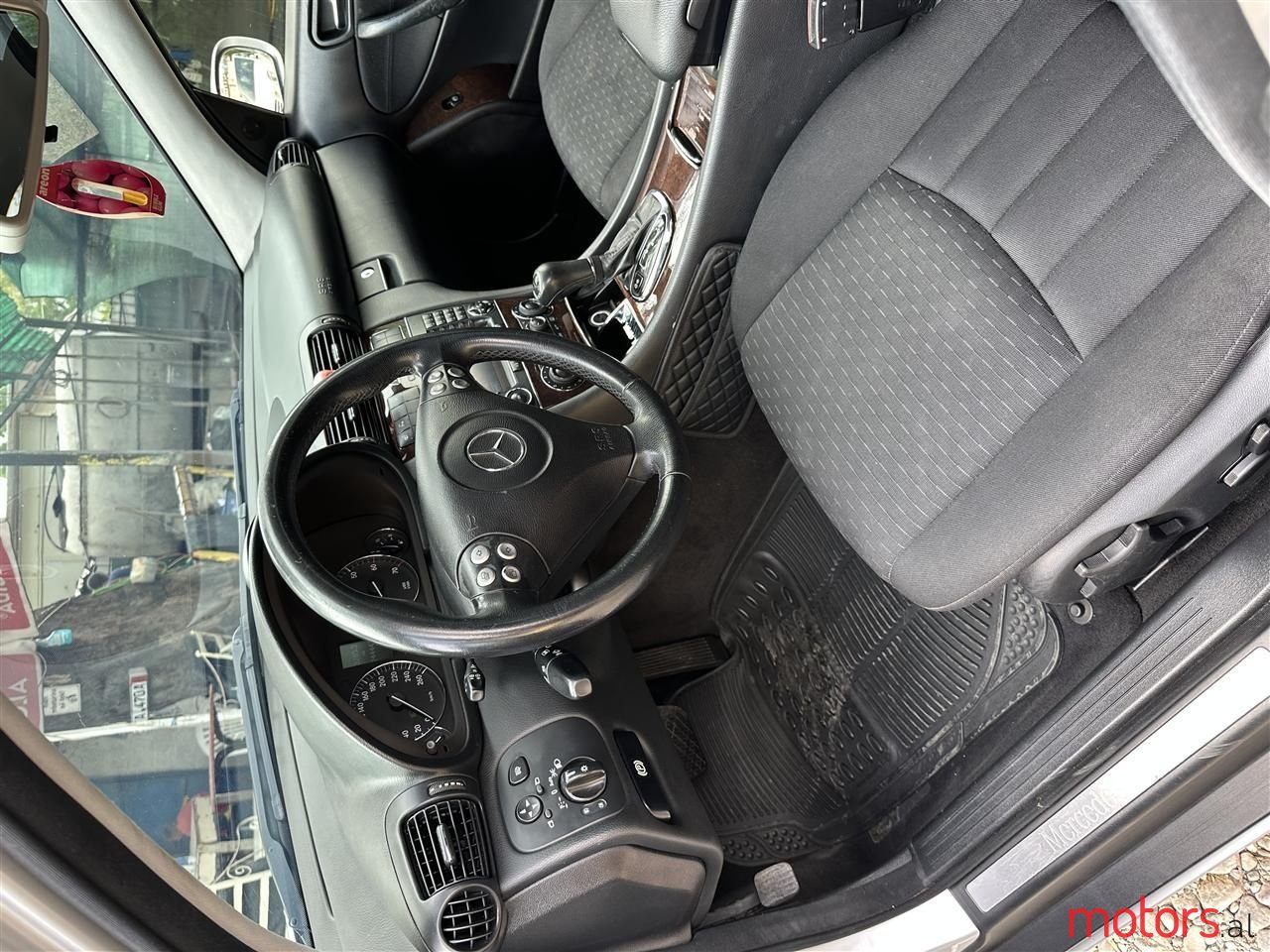 2004' Mercedes-Benz C 180 photo #6