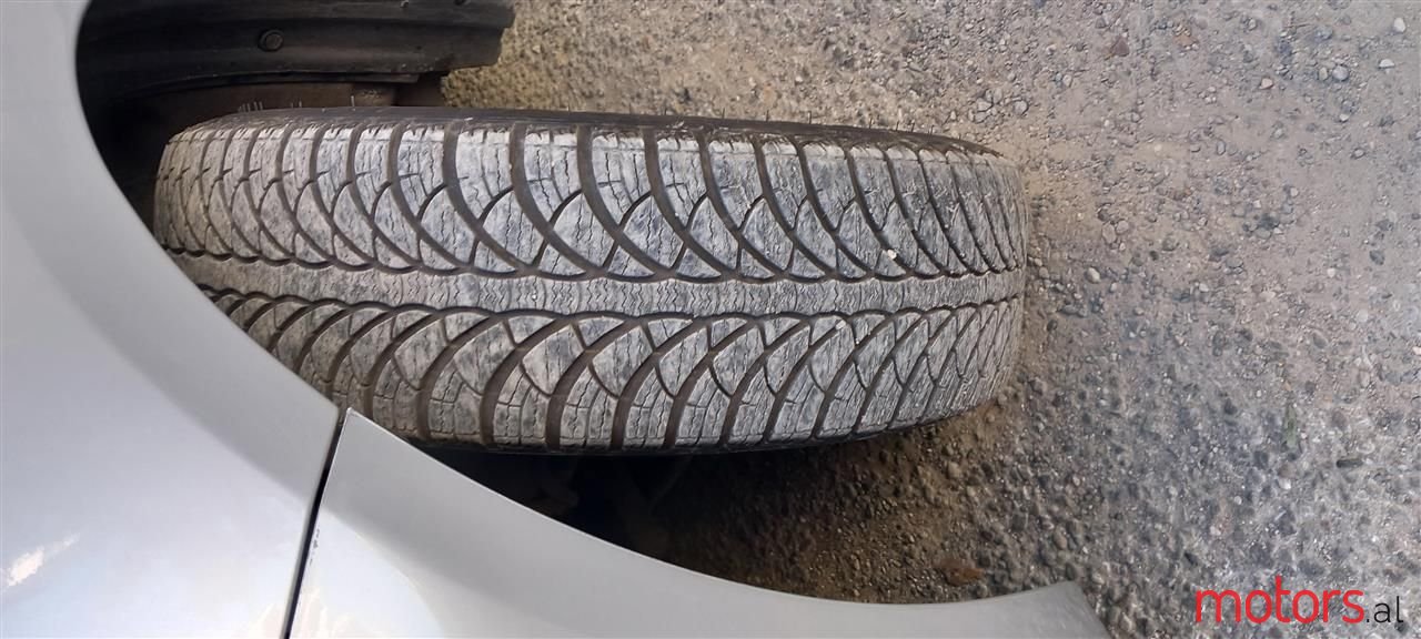 2009' Toyota Yaris photo #1