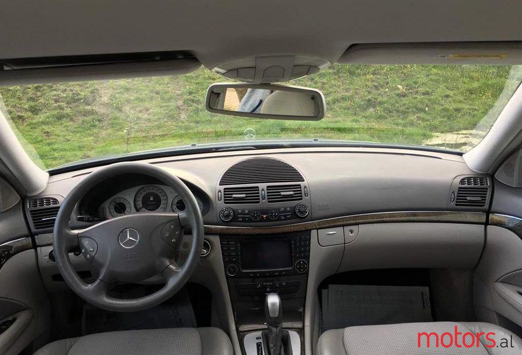 2005' Mercedes-Benz E 220 photo #1