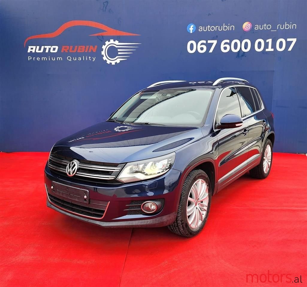 2015' Volkswagen Tiguan photo #2