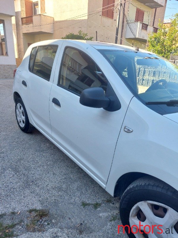 2015' Dacia Sandero photo #4