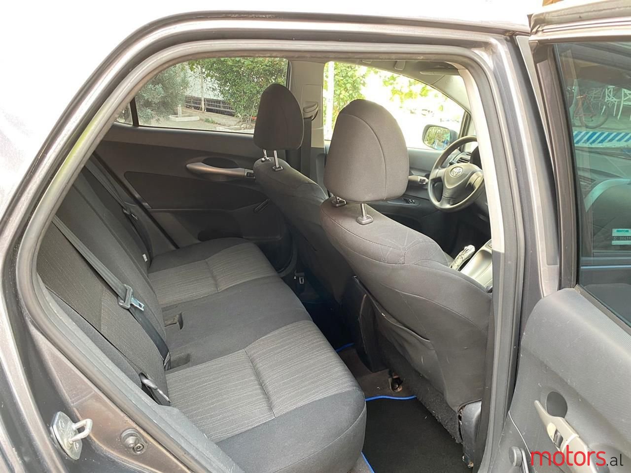 2007' Toyota Auris photo #3