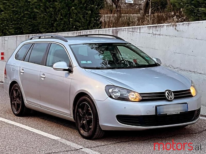 2010' Volkswagen Golf photo #3