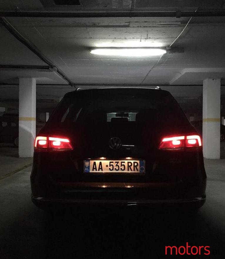 2011' Volkswagen Passat photo #2