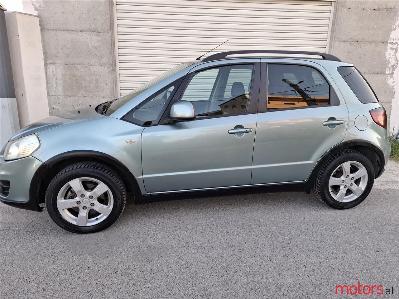 2012' Suzuki SX4 photo #2