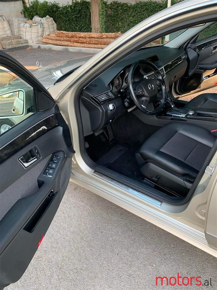 2010' Mercedes-Benz E 220 photo #5