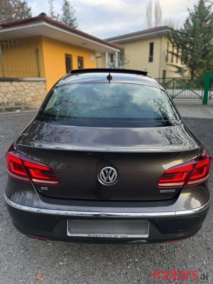 2013' Volkswagen Passat photo #5