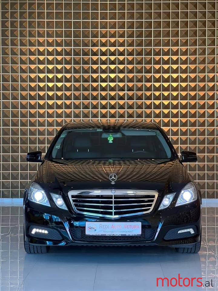 2011' Mercedes-Benz E 350 photo #3