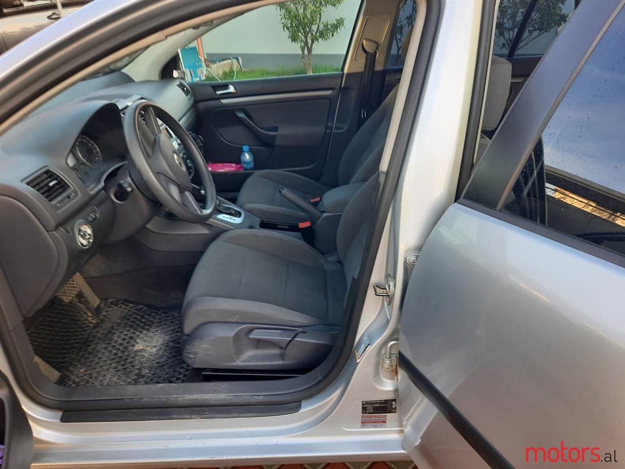 2004' Volkswagen Golf photo #6