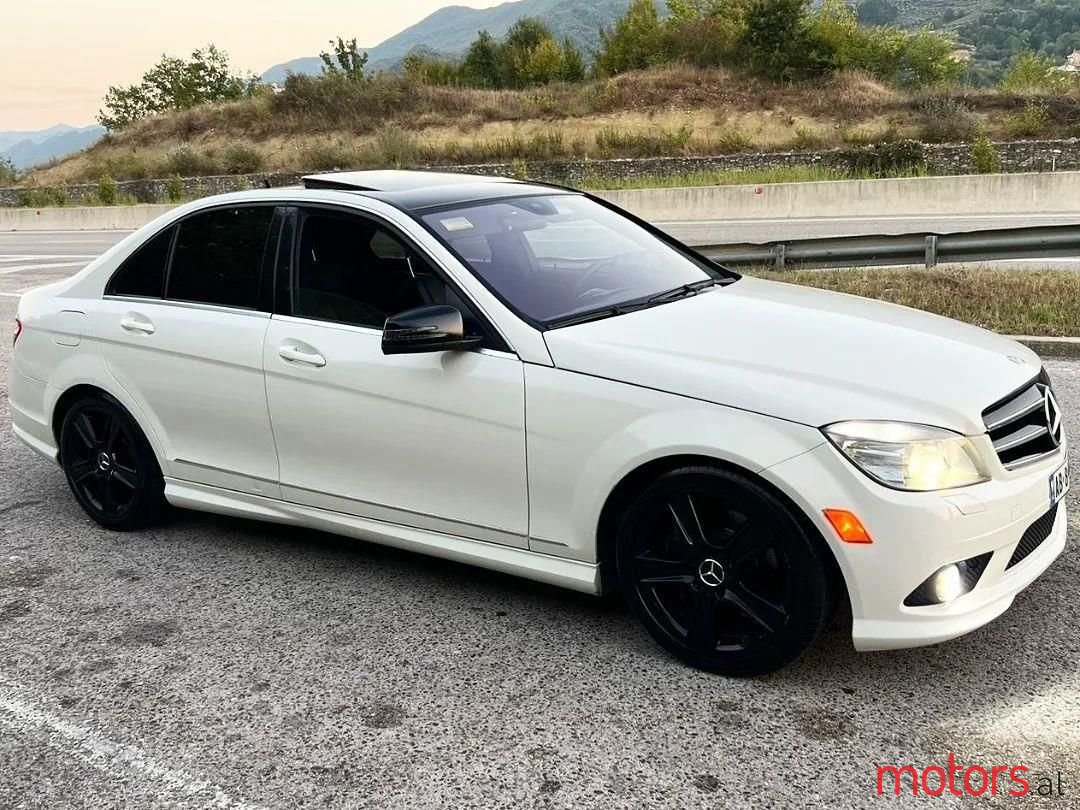 2011' Mercedes-Benz C 300 photo #1