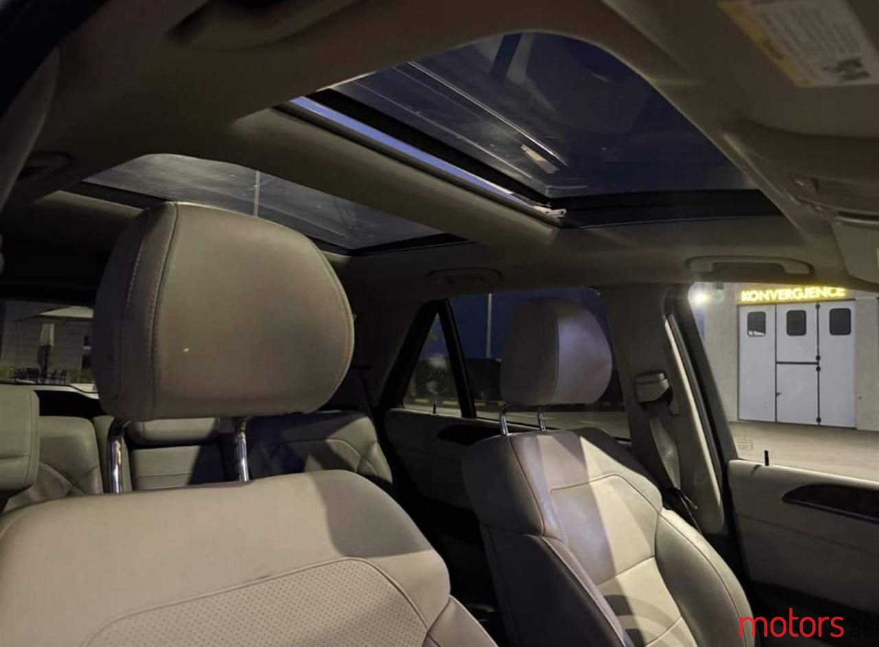 2012' Mercedes-Benz 350 photo #6