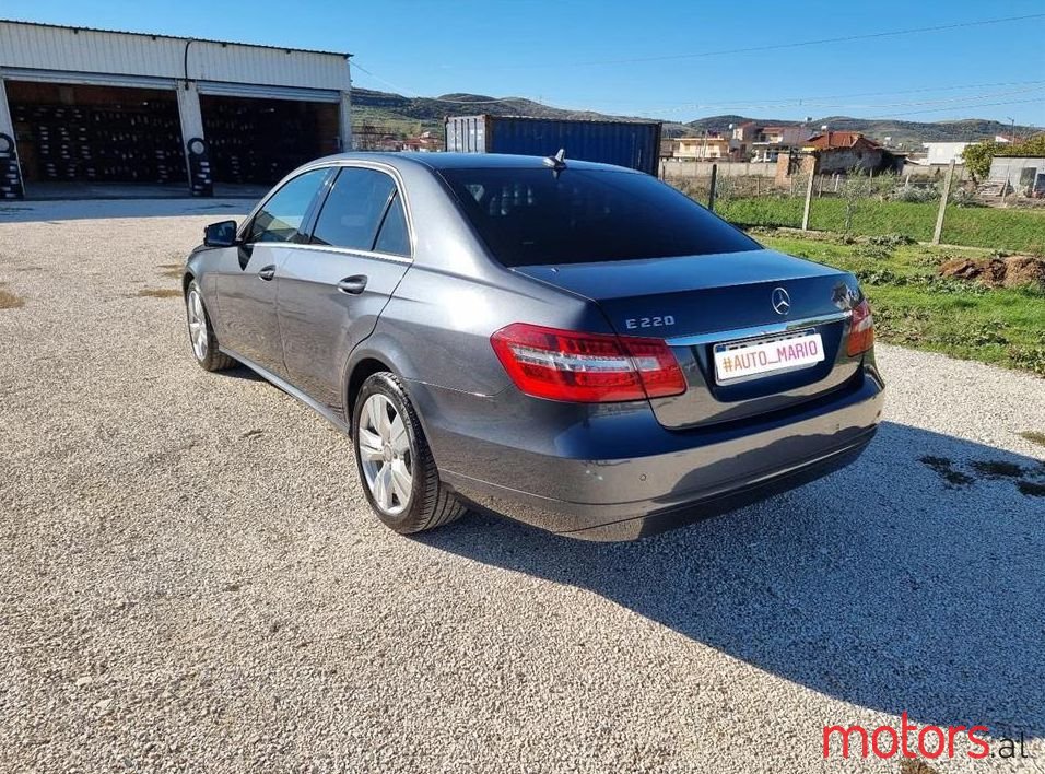2013' Mercedes-Benz E 220 photo #5