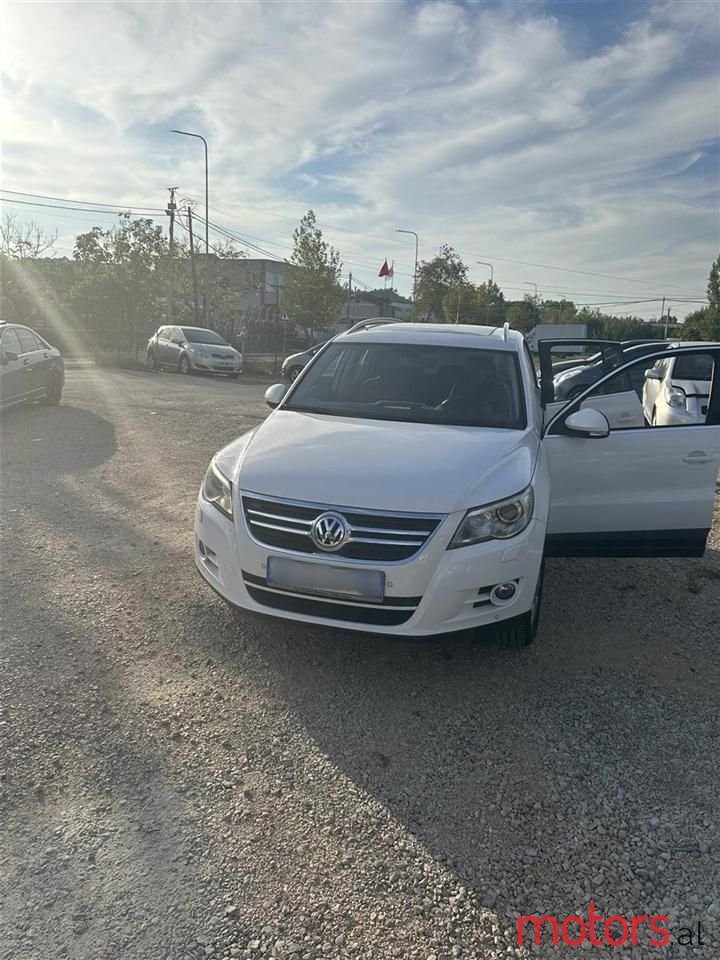 2010' Volkswagen Tiguan photo #4