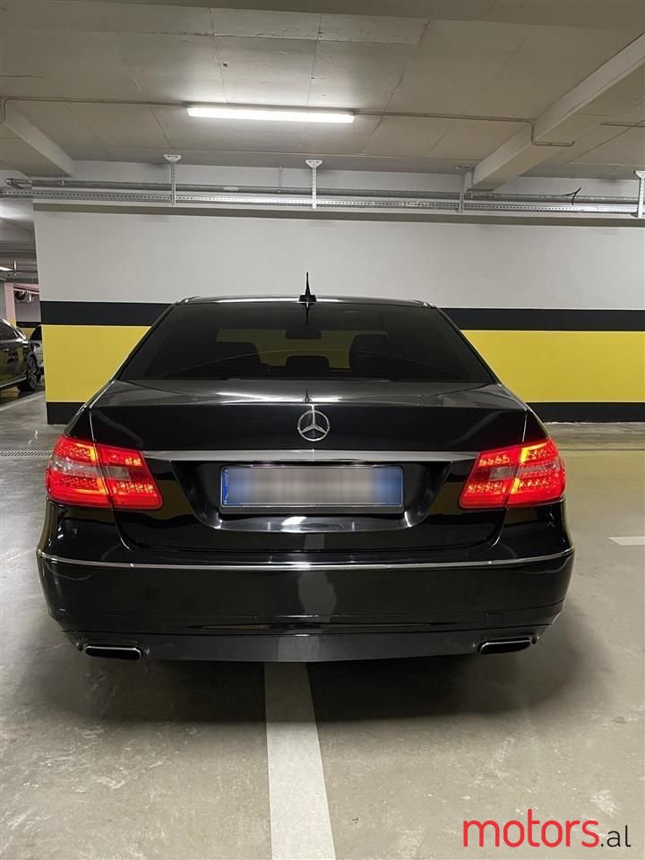 2012' Mercedes-Benz E 220 photo #3