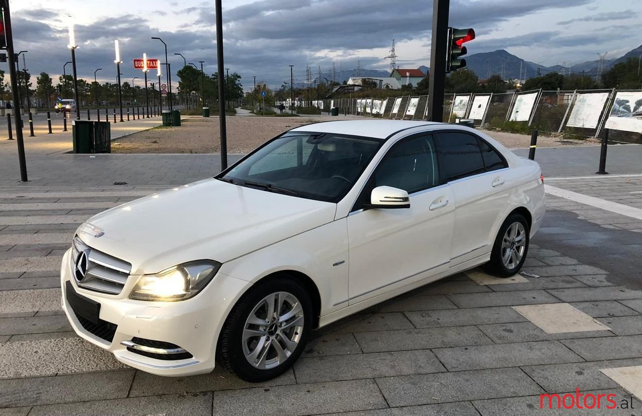 2011' Mercedes-Benz C 250 photo #1
