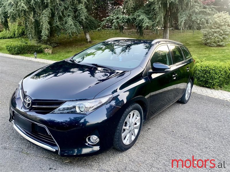 2014' Toyota Auris photo #1