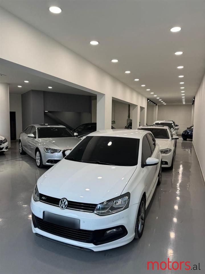 2015' Volkswagen Polo photo #1