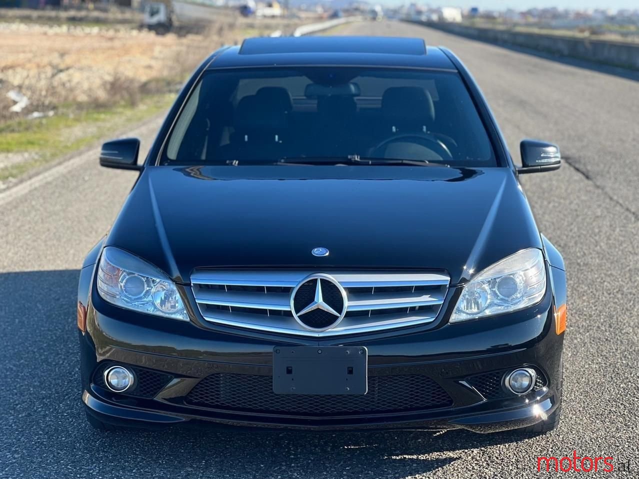 2011' Mercedes-Benz 300 photo #2