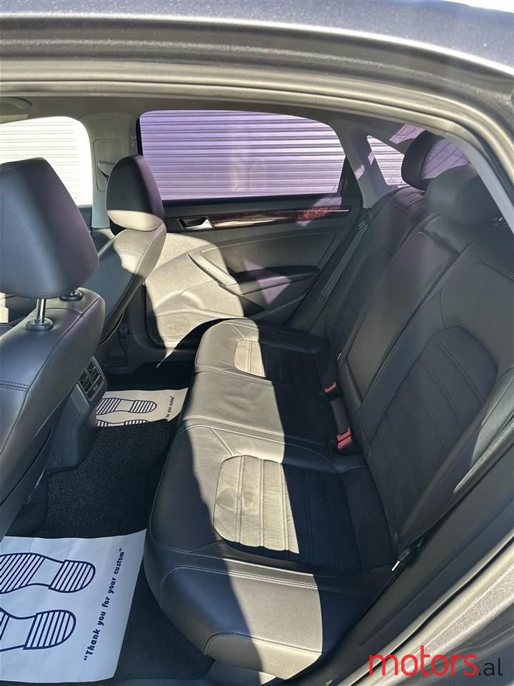 2013' Volkswagen Passat photo #4