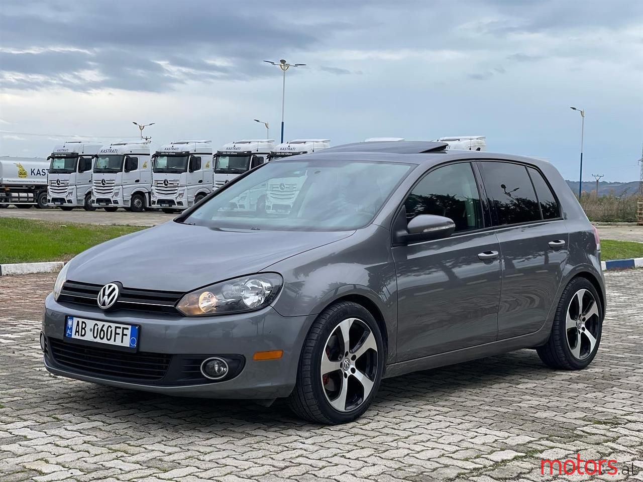 2012' Volkswagen Golf photo #6