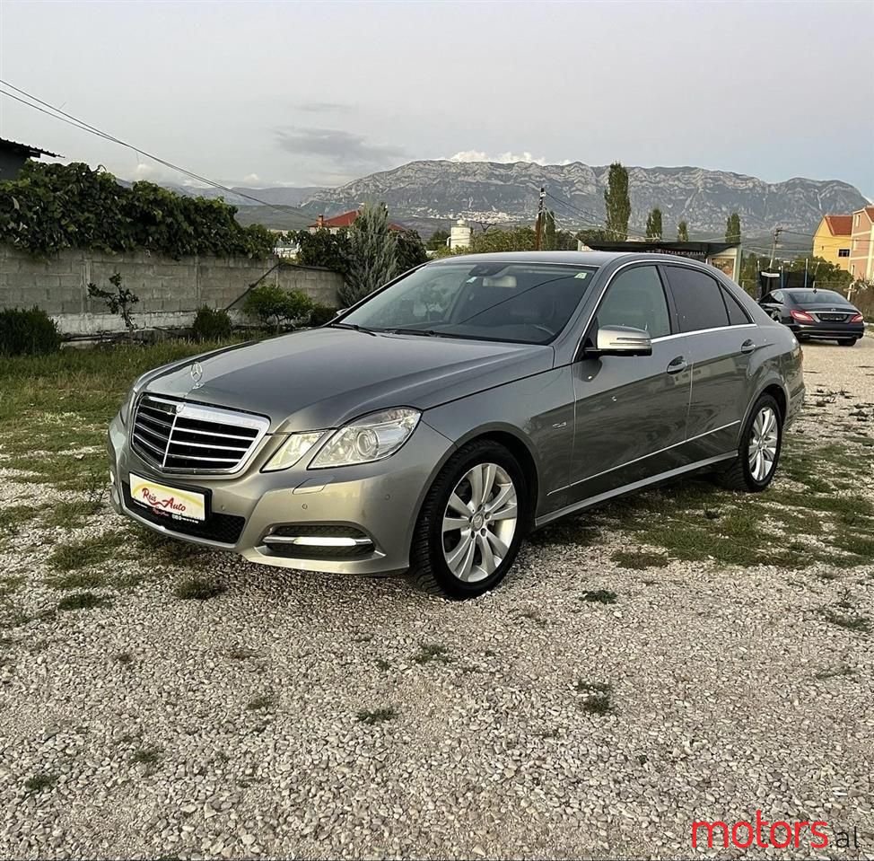 2011' Mercedes-Benz E 220 photo #1