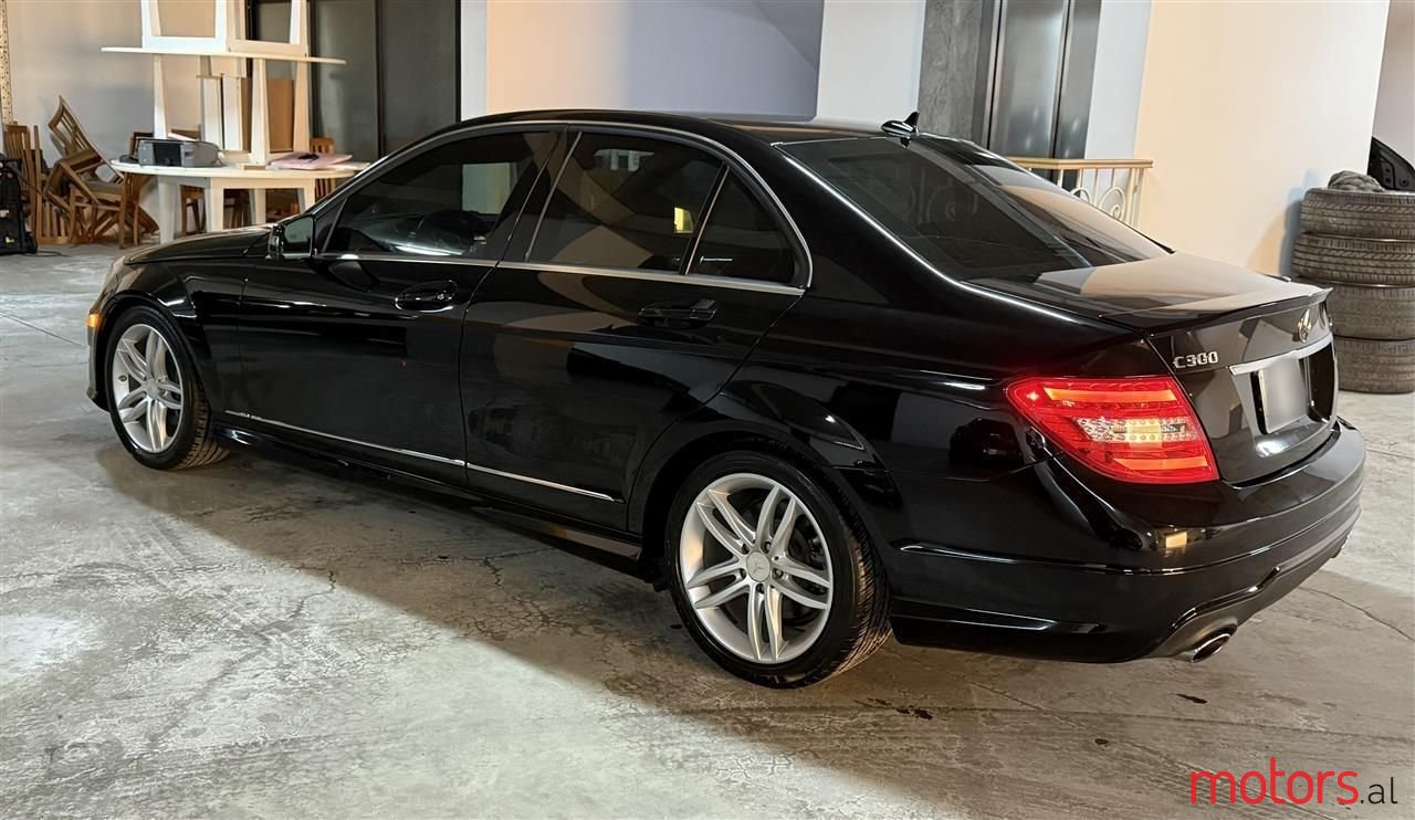 2012' Mercedes-Benz C 300 photo #6