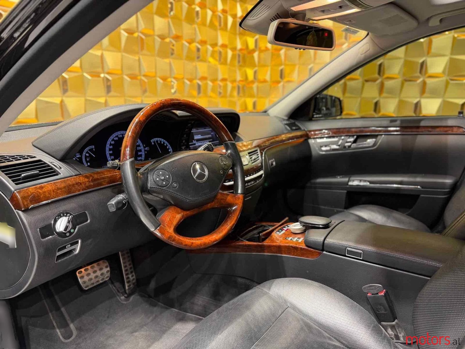 2013' Mercedes-Benz S 550 photo #5
