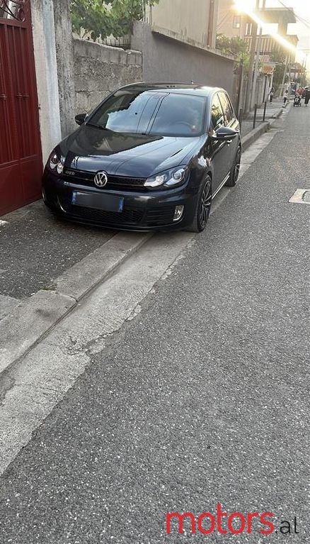 2011' Volkswagen Golf photo #2