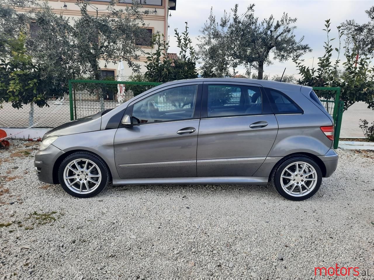 2009' Mercedes-Benz B 200 photo #3