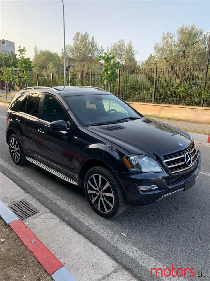 2011' Mercedes-Benz 350 photo #2