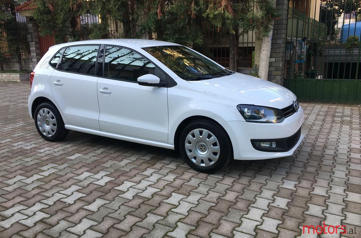 2011' Volkswagen Polo photo #1