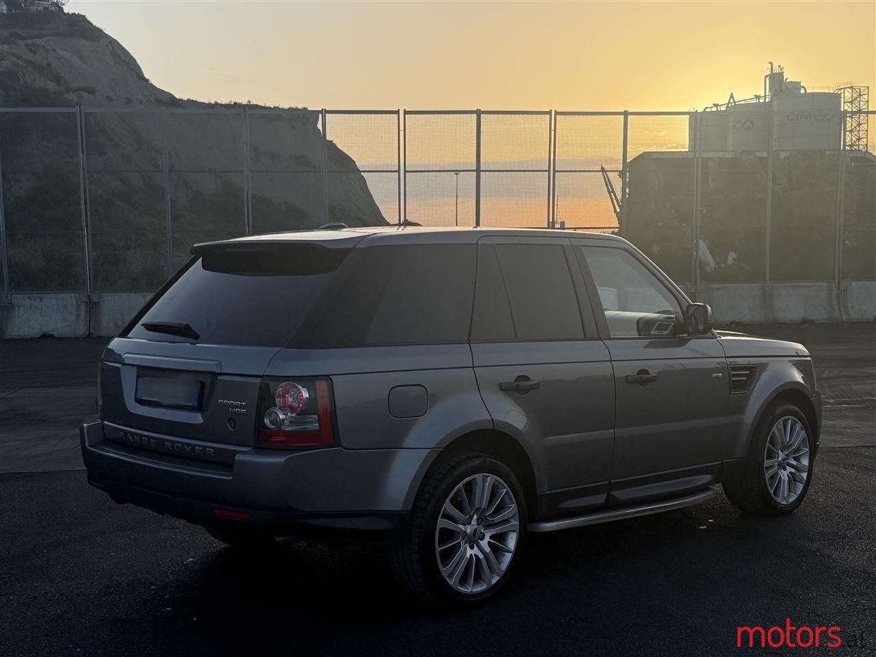 2011' Land Rover Range Rover Sport photo #4