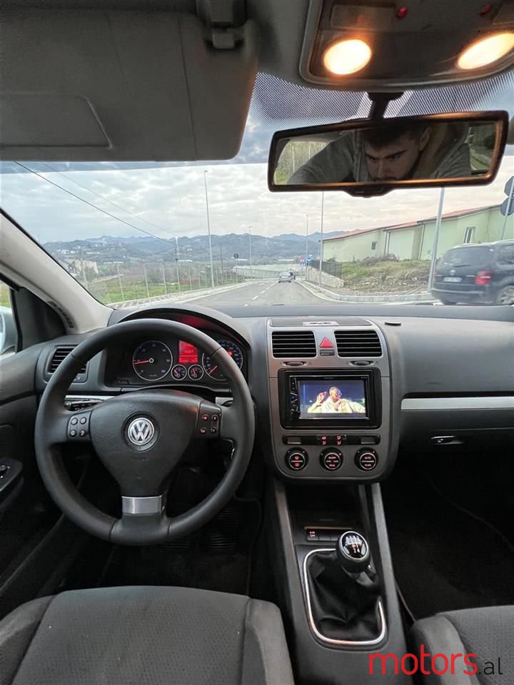 2007' Volkswagen Golf photo #2