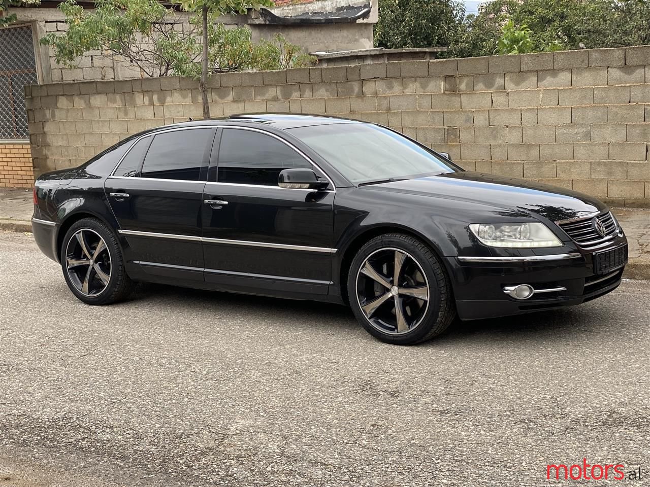 2008' Volkswagen Phaeton photo #1