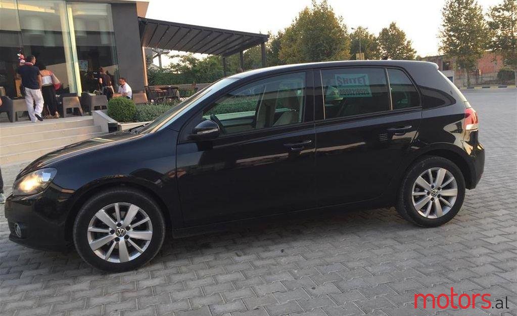 2011' Volkswagen Golf photo #1