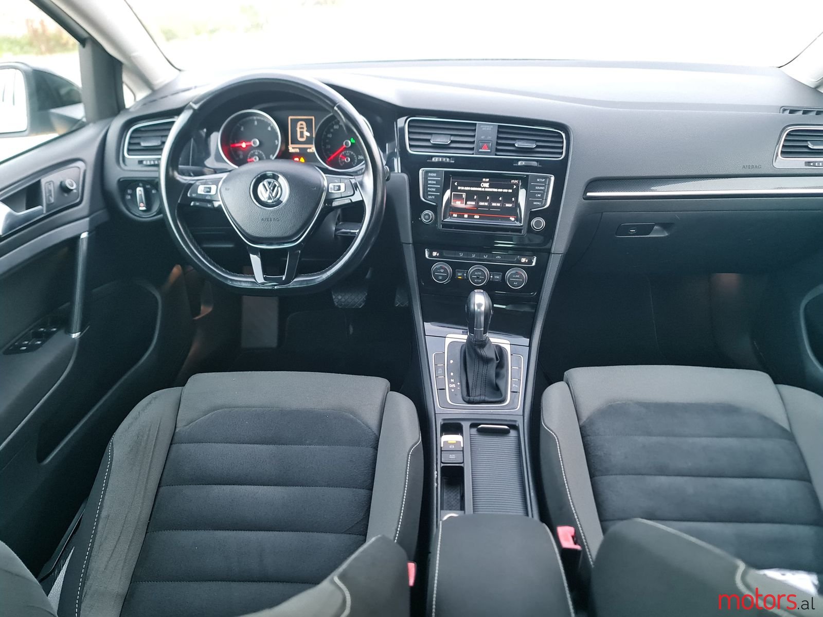 2013' Volkswagen Golf photo #3