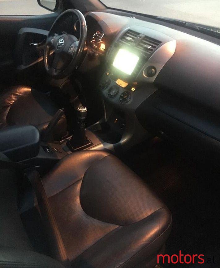 2006' Toyota RAV4 photo #1