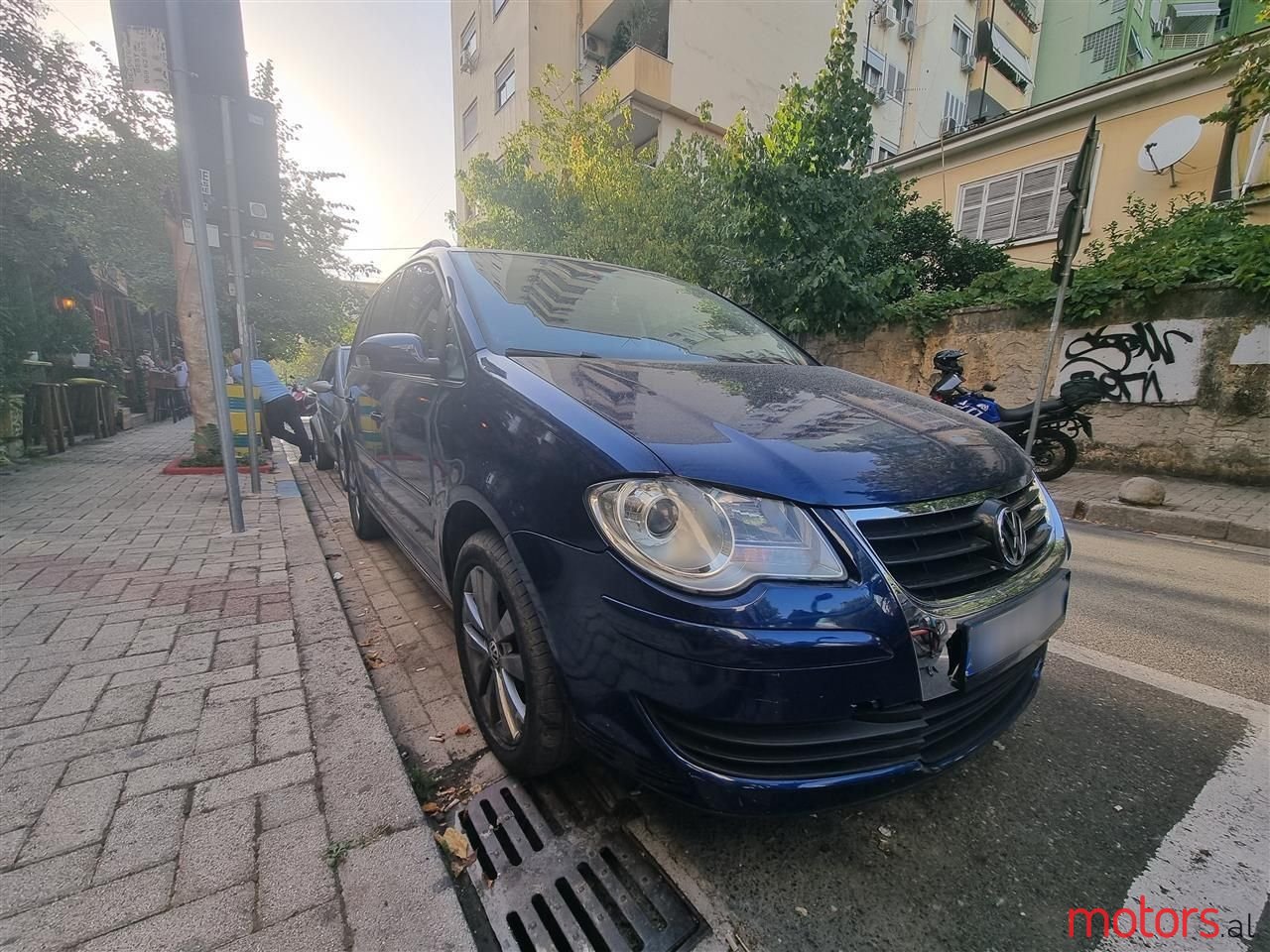 2008' Volkswagen Touran photo #5