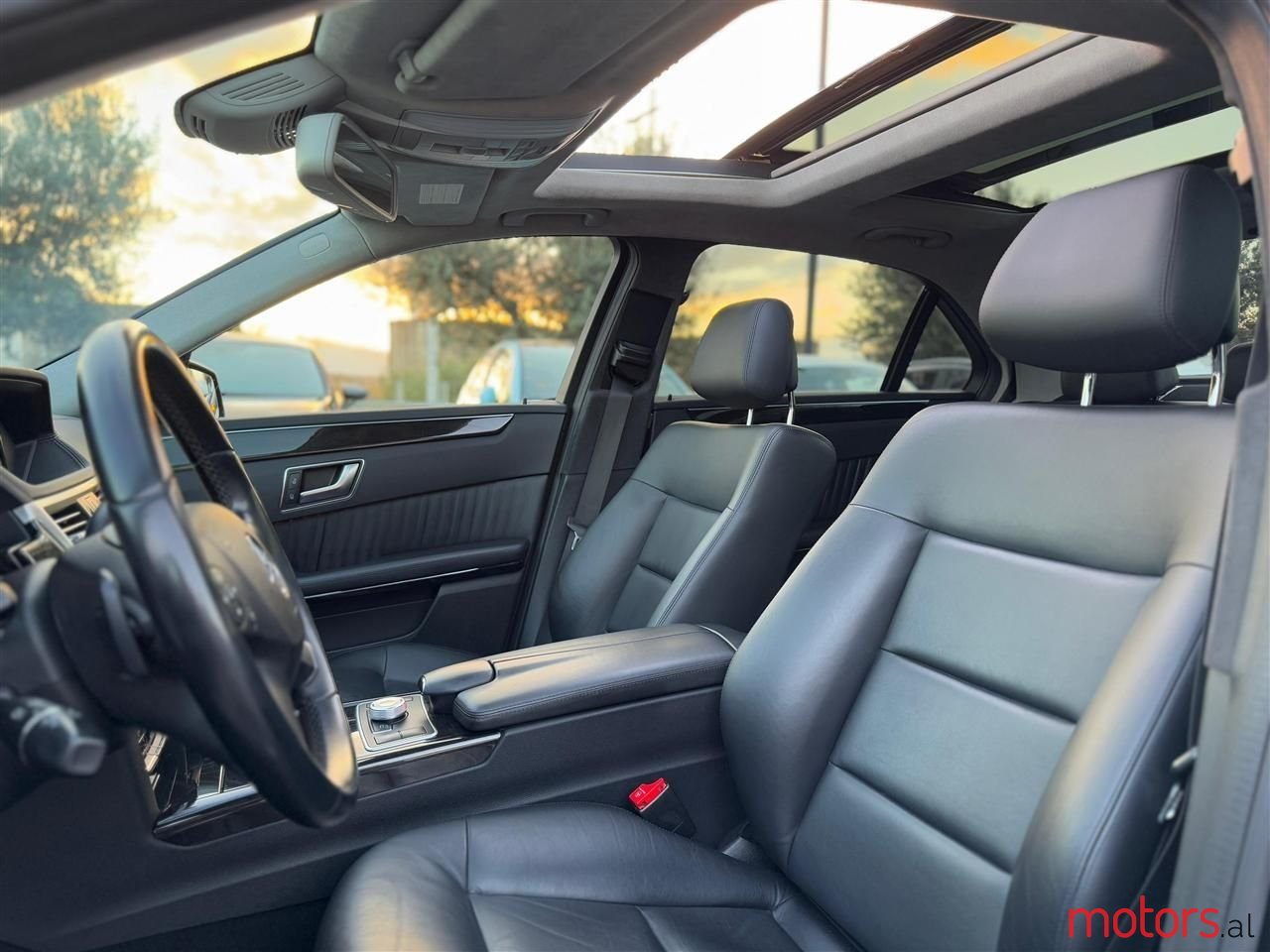 2012' Mercedes-Benz E 500 photo #6