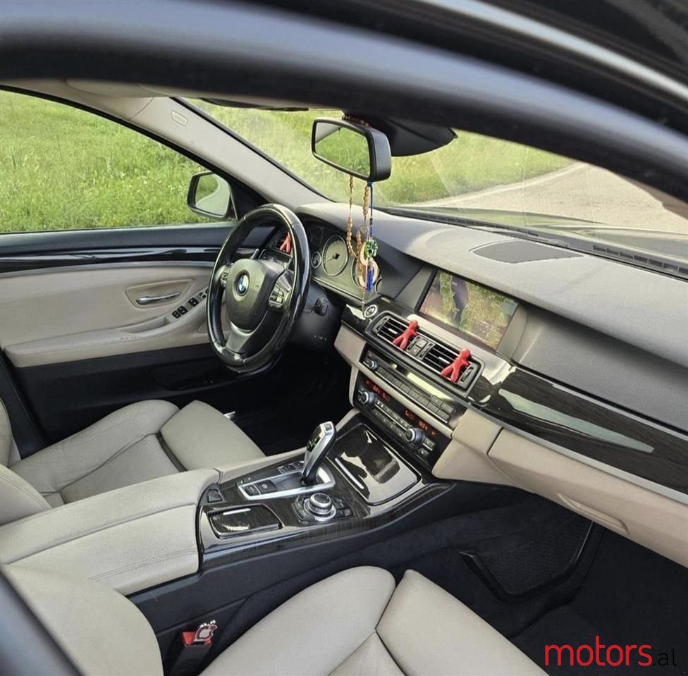 2011' BMW 530 photo #6