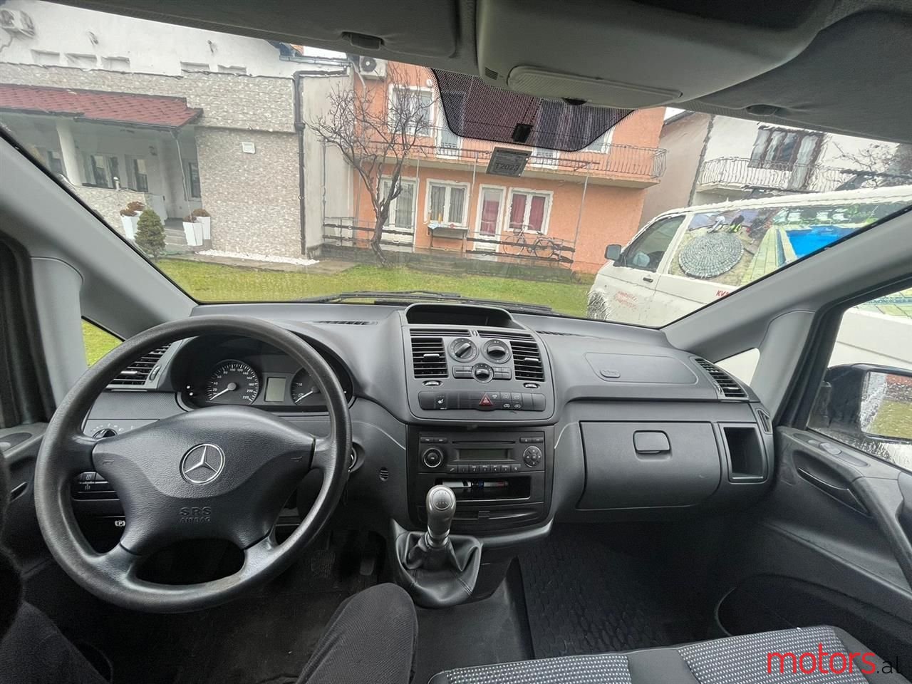 2011' Mercedes-Benz V 220 photo #2