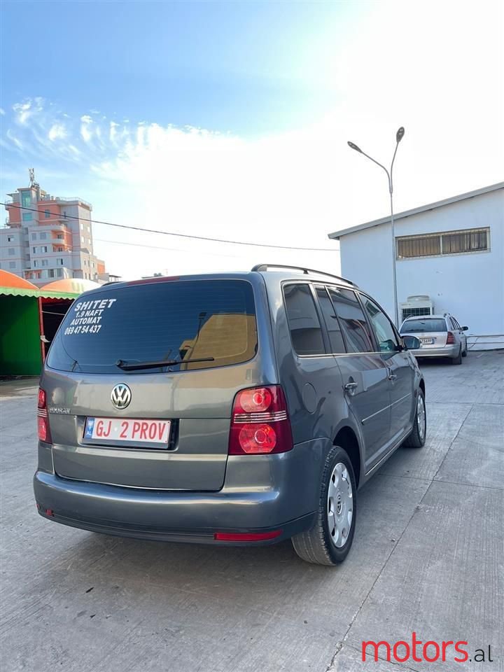 2007' Volkswagen Touran photo #5