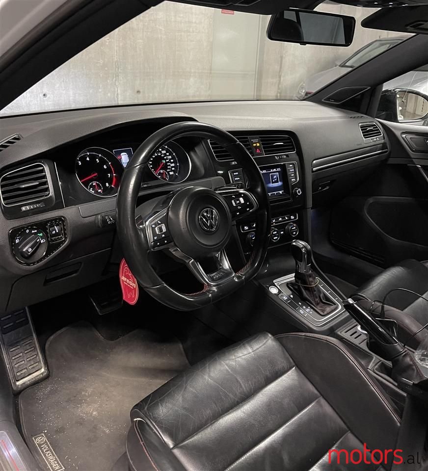 2015' Volkswagen Golf photo #4