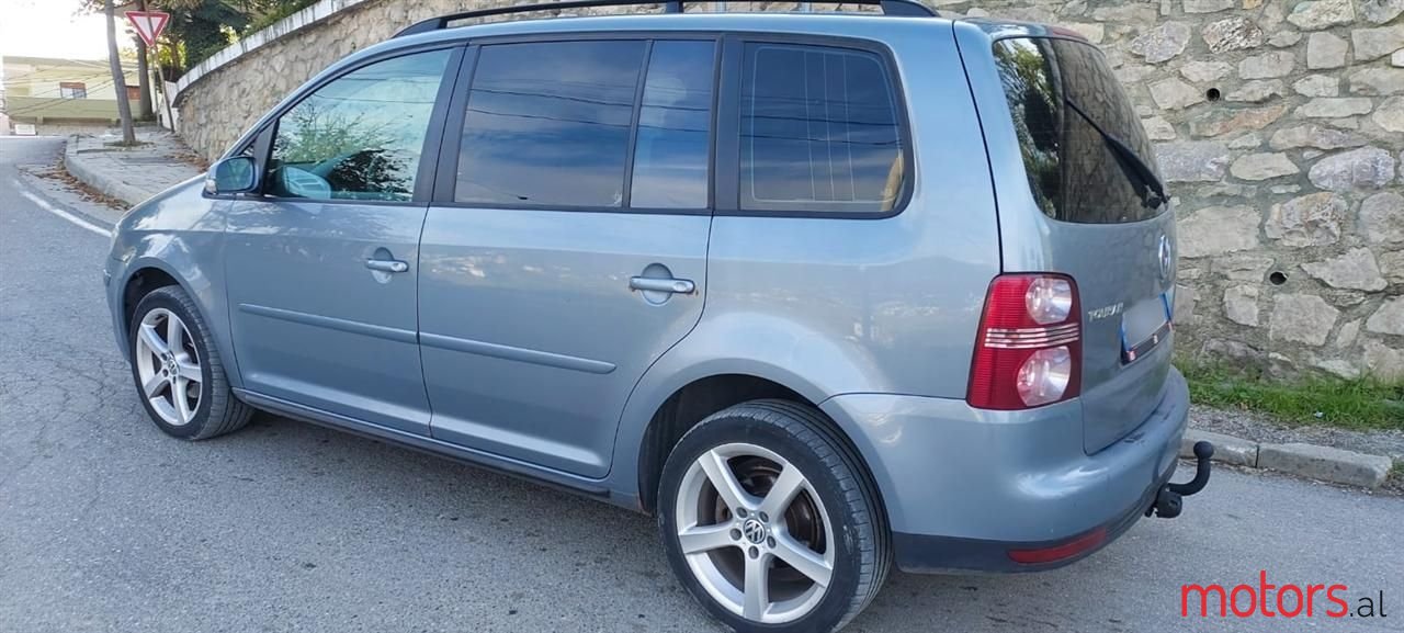 2007' Volkswagen Touran photo #1
