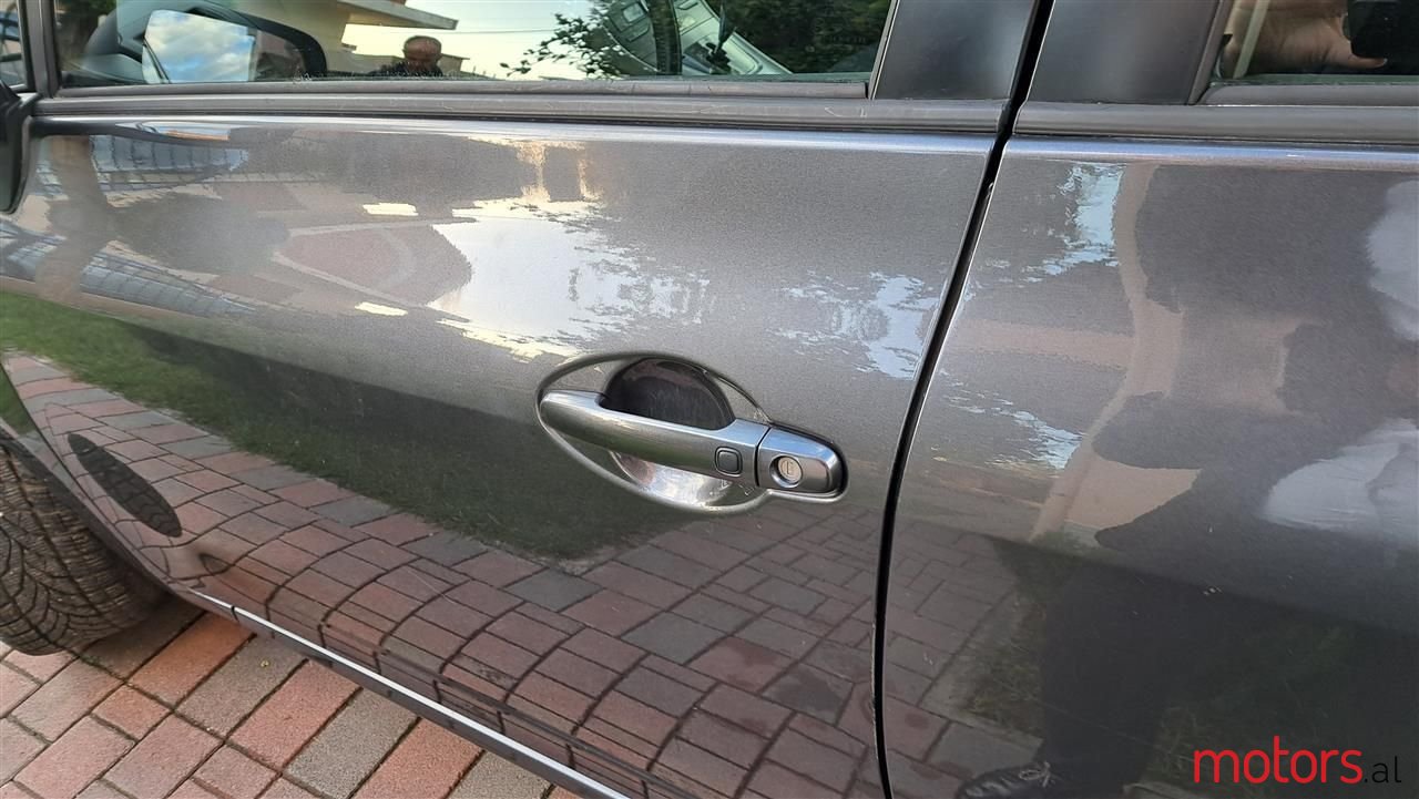 2009' Toyota Auris photo #6