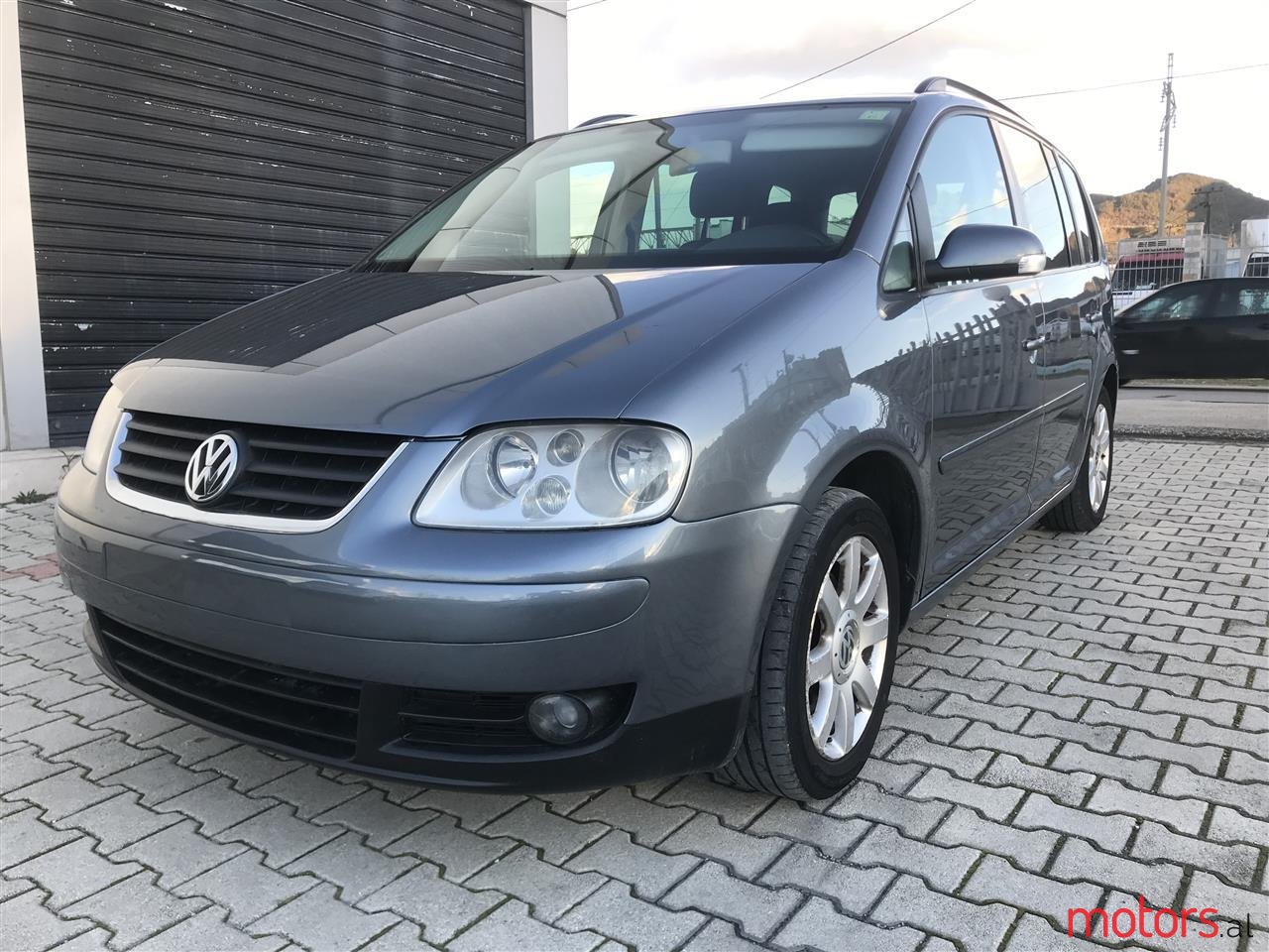 2004' Volkswagen Touran photo #1