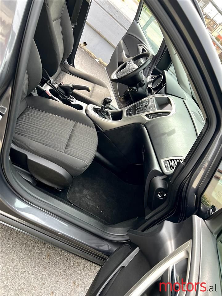 2011' Opel Astra photo #6